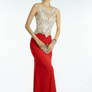 Red Gown with a Glamorous Jelws
